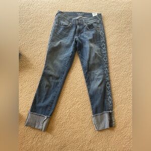 ARIAT MID RISE BOYFRIEND CROP JEAN